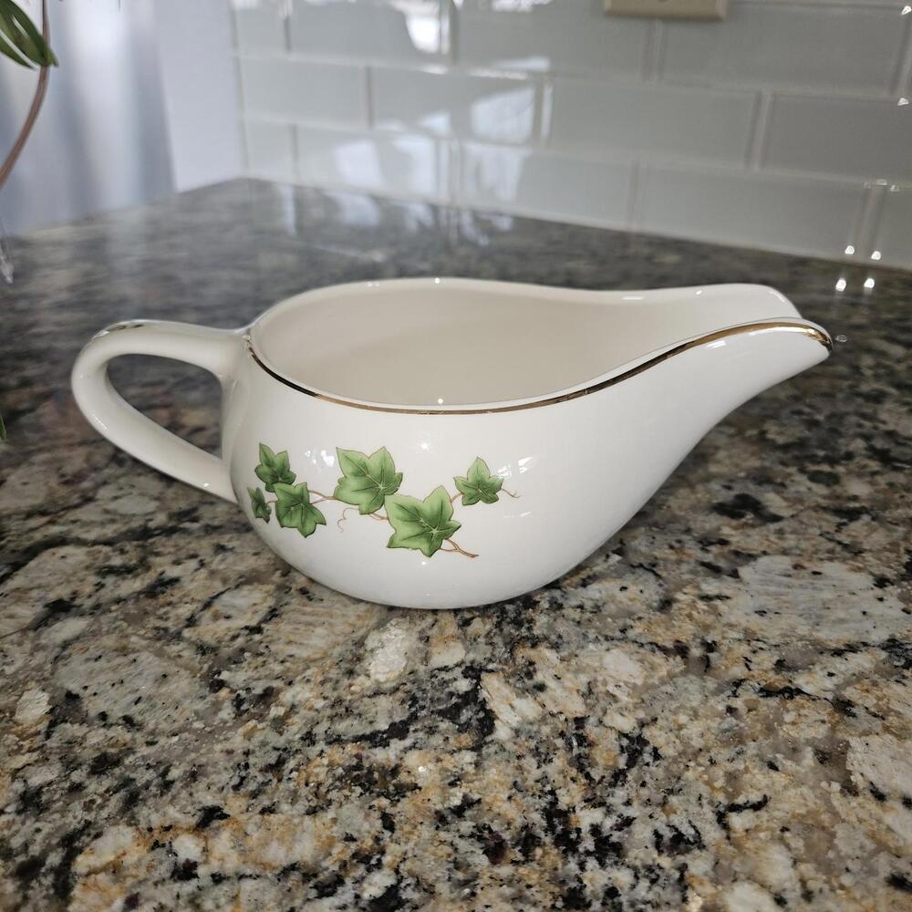 Padan City Greenbriar Ivy Sauce/Gravy Boat